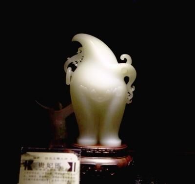 扬州玉雕贵妃匜拍出280万元高价