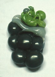 葡萄在玉雕作品中有什么寓意？