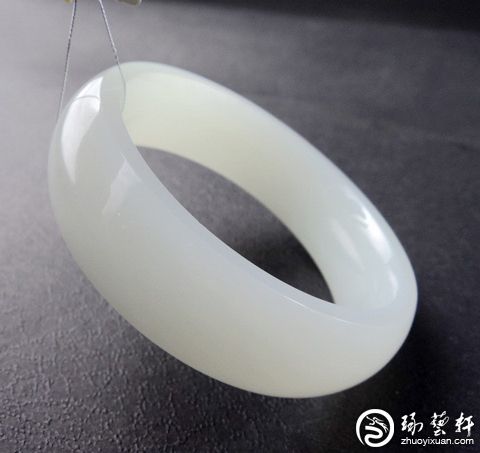和田玉手镯的价值如何?